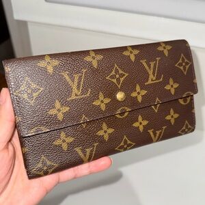 Louis Vuitton Monogram Sarah International Wallet